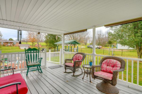 3 Mi to Dtwn Johnson City Home with Fenced Backyard